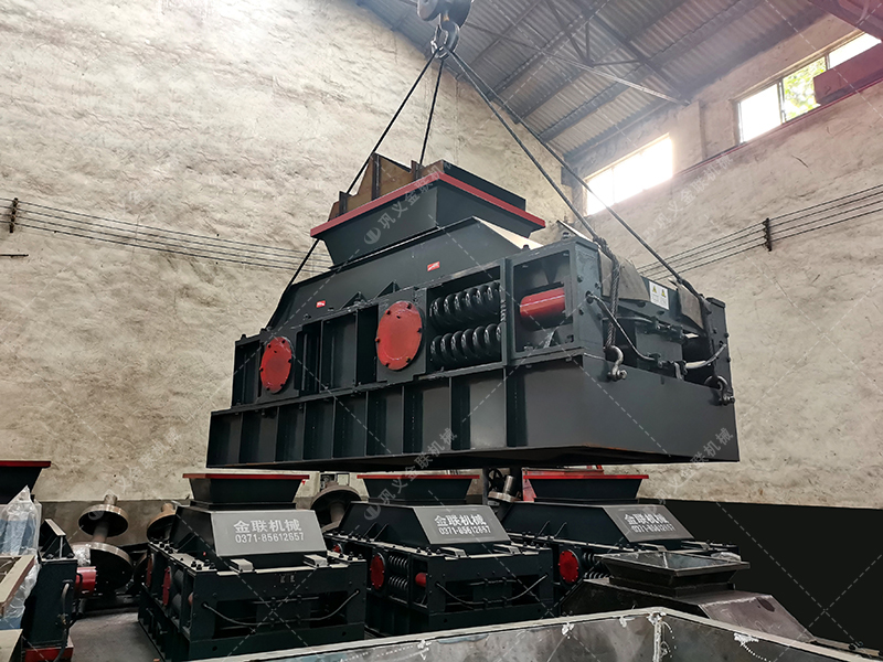 2PG1000x700中型半自動液壓對輥制砂機發貨