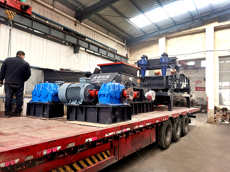 1000x700型半自動對輥式破碎機發(fā)貨圖片