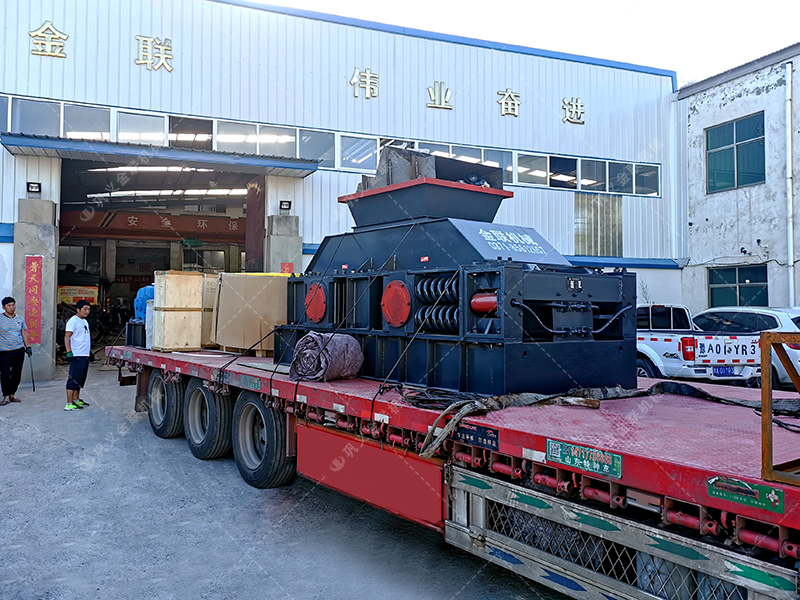 大型彈簧式對輥制砂機設備發(fā)貨圖片