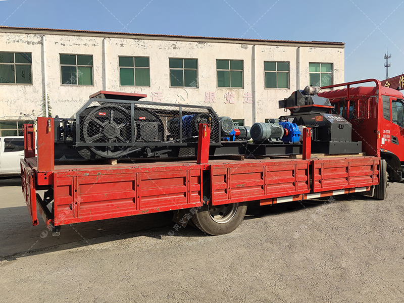 中小型直連式對輥破碎機兩臺發往河南