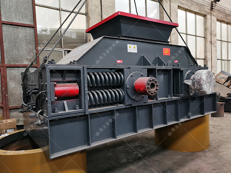 大型對輥破碎機發貨圖片_發往新疆_石英石制沙