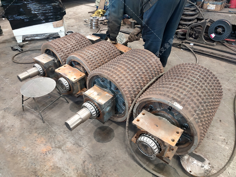 焦炭破碎粒度不達標？狼牙輥的 “齒形優(yōu)化” 如何解決問題？