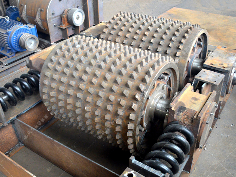 不挑食的 “實力派”：雙齒輥破碎機如何輕松應對礦石開采中的多樣物料？?